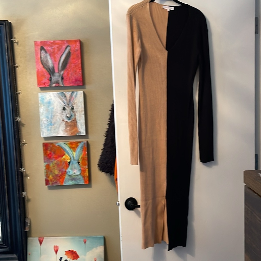 V-Neck Split Color Knit Dress - Picture 2 of 5